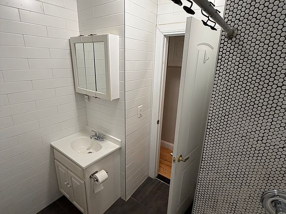 3rd image of 548 W 50th St APT 4FE