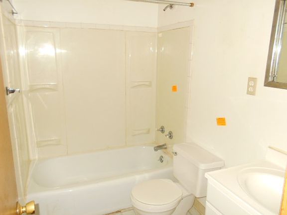 4th image of 4105 E 74th St