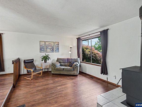 4th image of 2475 Carleton Way NE
