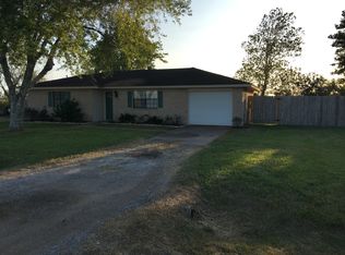 300 Sal Rd, Yoakum, TX 77995
