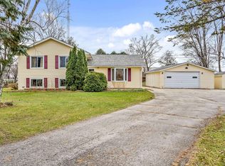 5889 Whiting Rd, Poplar Grove, IL 61065