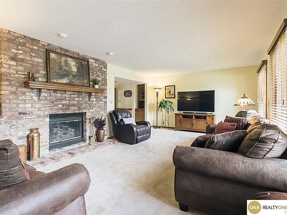 3rd image of 4243 Pinewood Ln