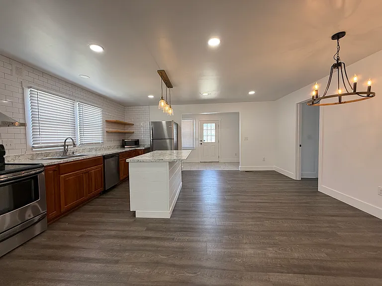 1117 Crossland Ave — Photo 6