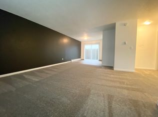 1200 E Powell Blvd APT 17, Gresham, OR 97030