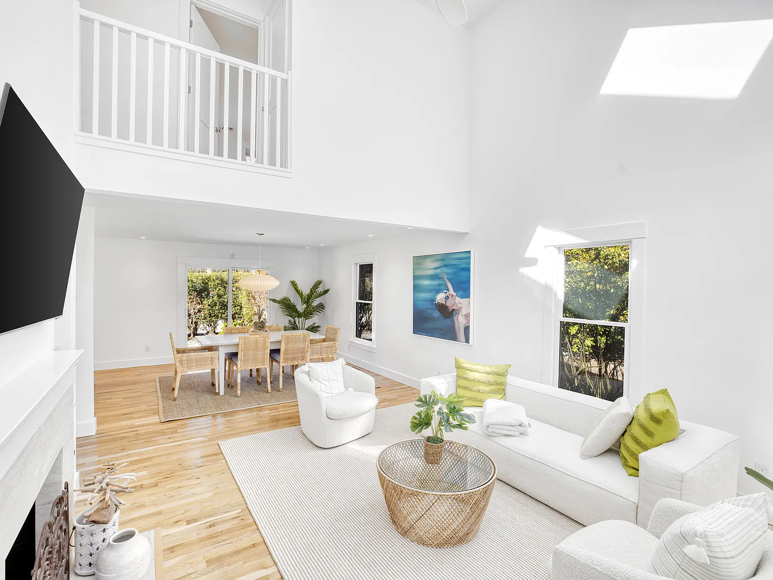 Southampton Village Condo — Photo 2