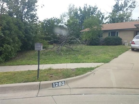 2nd image of 1202 Sand Hill Ct