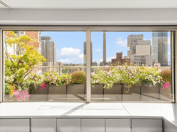 370 E 76th St APT A1808, New York, NY 10021