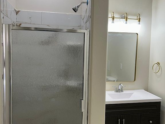 5th image of 1119 E 39th St #1119E-2