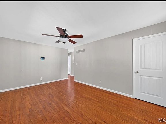 4th image of 1226 Baron Ave