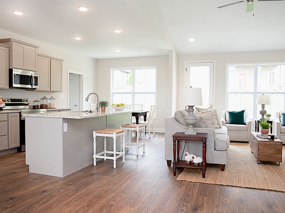 4th image of 8115 Chapel Hill Ln