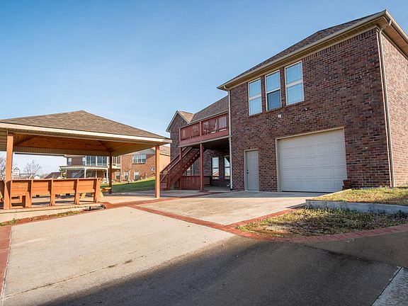 3rd image of 85 Tuscany Dr