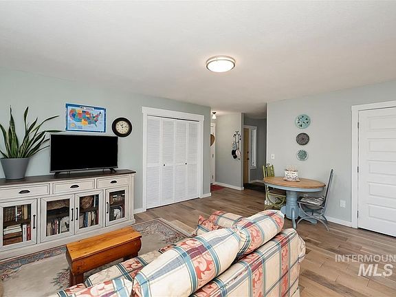 5th image of 206 E Northview Dr