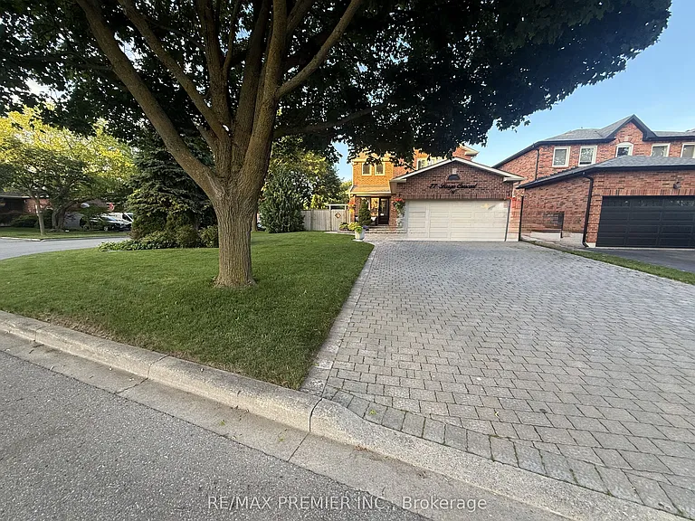 77 Largo Cres #LOWER — Photo 19