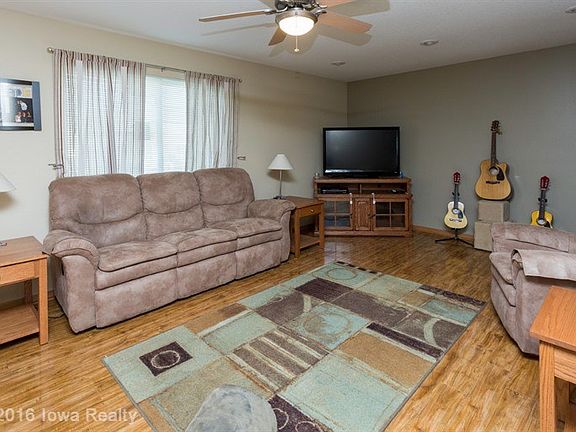 4th image of 2090 SE Prairie Creek Dr