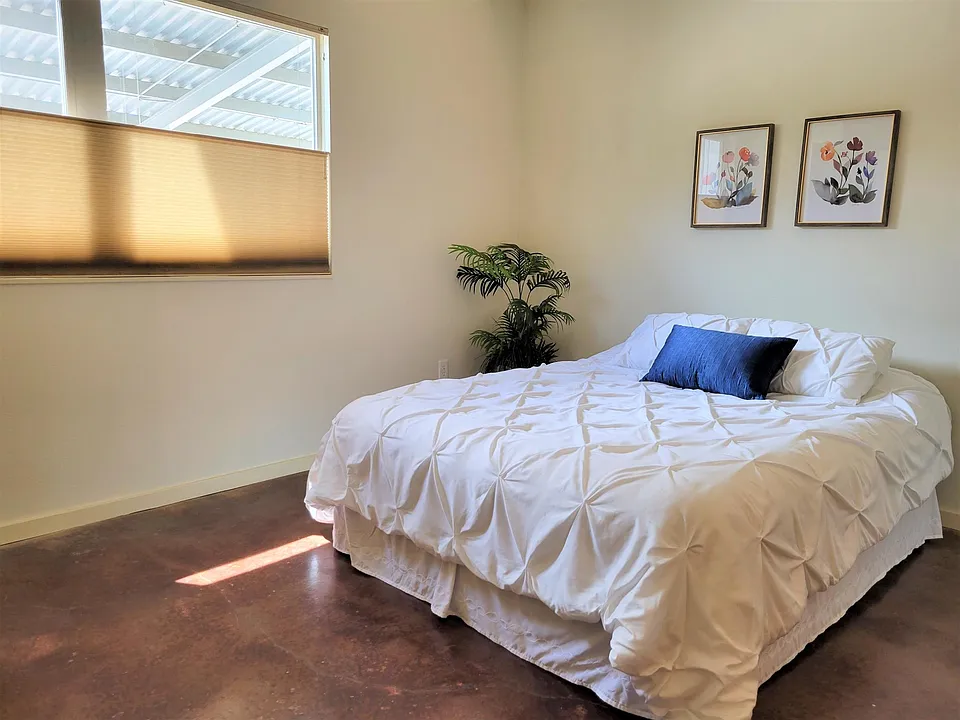 West facing primary bedroom