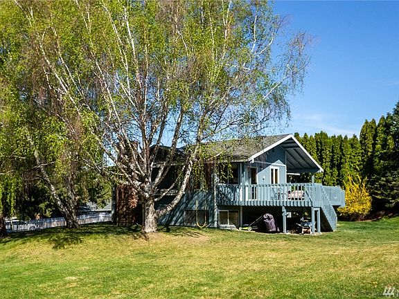 3rd image of 529 Lacey Pl NE