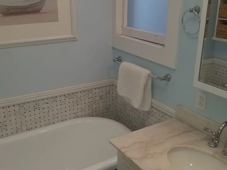1327 Bay St — Photo 12