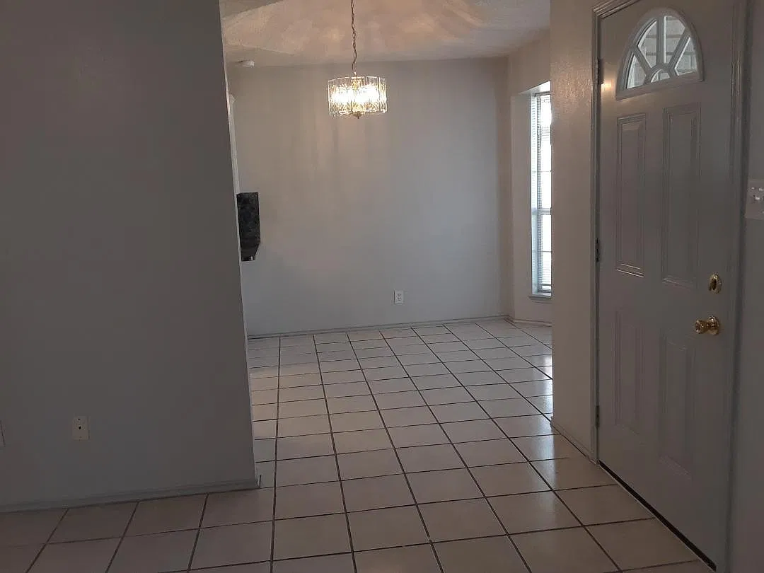 3 bed, 1282 sqft, $1,500 — Photo 3