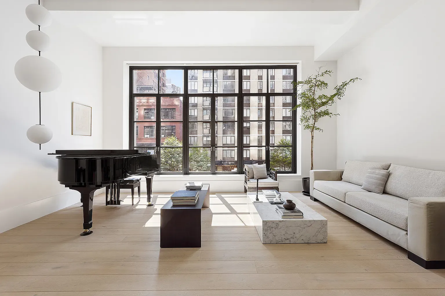 404 Park Ave S — Photo 1