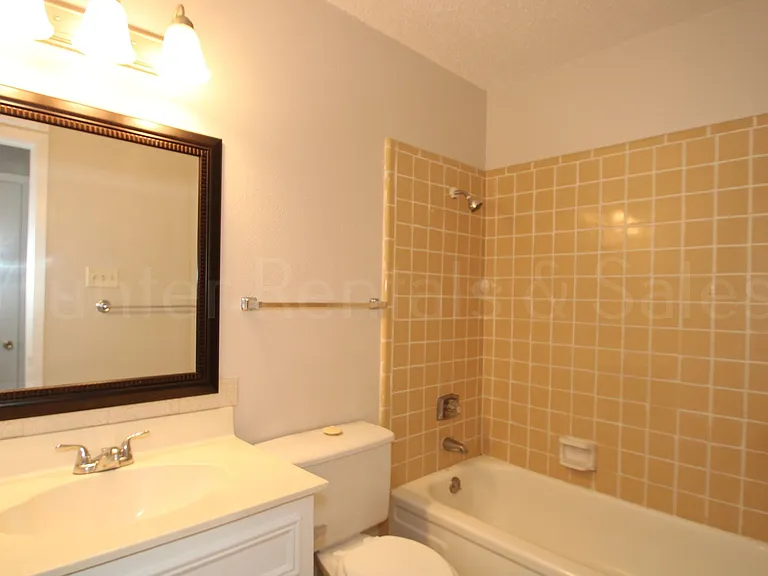 1905 Sherman Dr — Photo 12