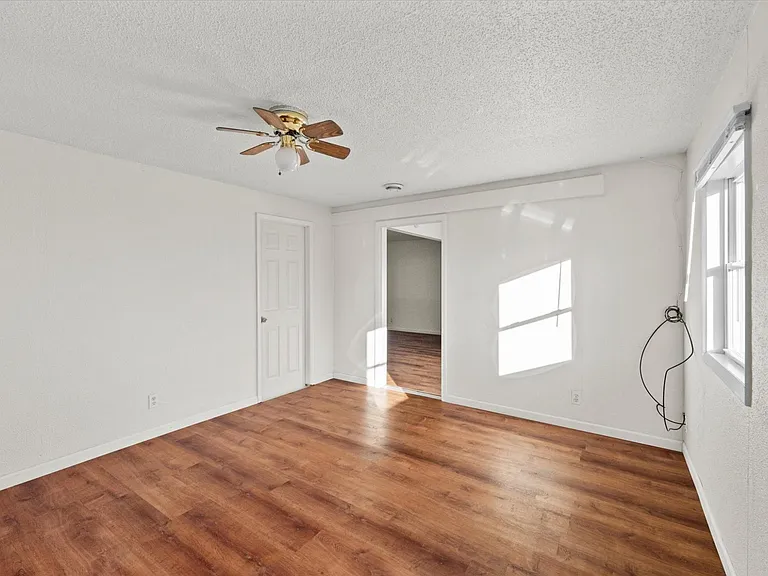 6040 Graystone Dr — Photo 11