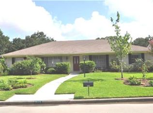 3115 Broadmoor Dr, Sugar Land, TX 77478