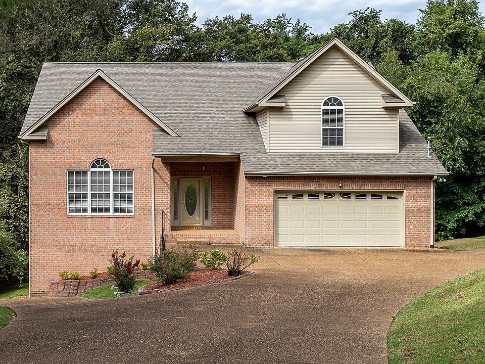 1st image of 204 Sweetgum Ct