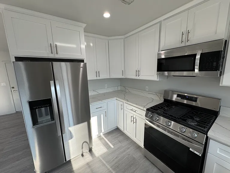 1145 S Holt Ave #7 — Photo 24