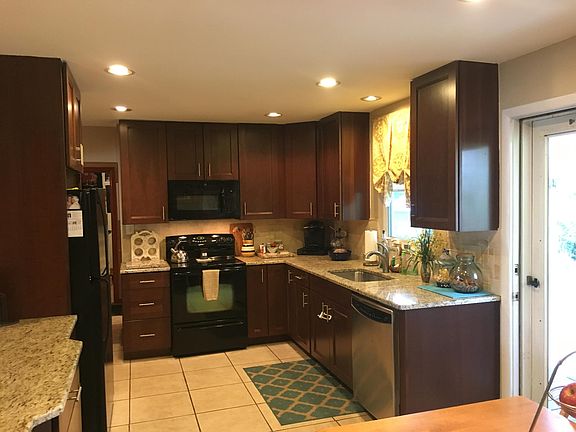 Kitchen-Granite Counters and Cherry Cabinets