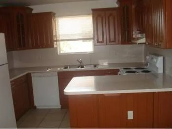 2221 Charleston St, Hollywood, FL 33020