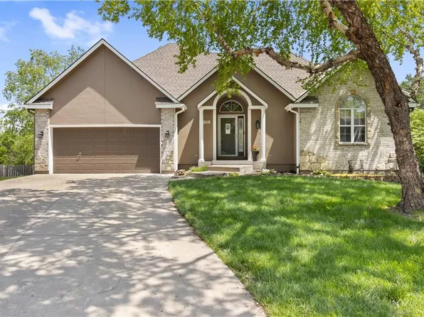 517 NE Topaz Pl, Lees Summit, MO 64086