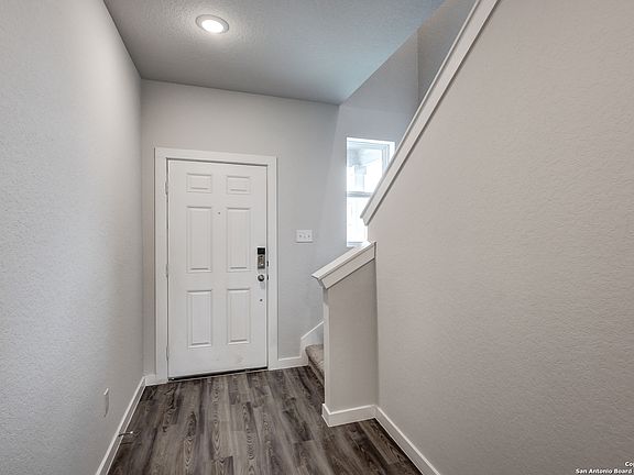 3rd image of 4327 CLARISSE STREET