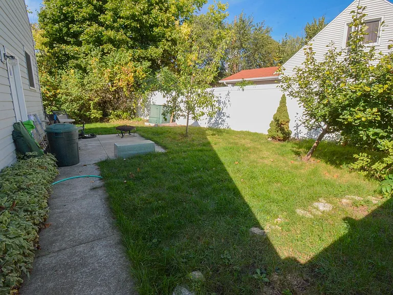 413 14th Ave SE — Photo 2