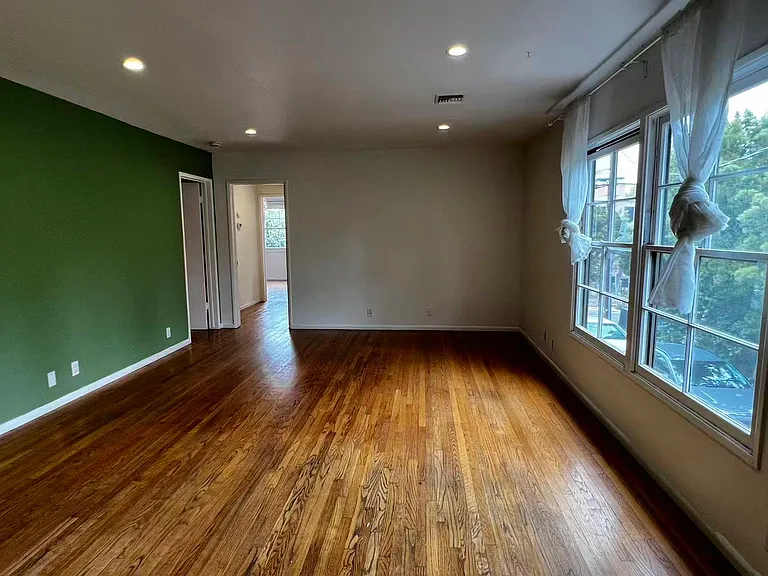 147 N Michigan Ave #4 — Photo 5