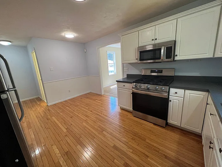 2 Grove St #B — Photo 13