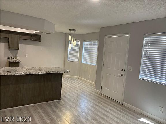 4th image of 905 Sulphur Springs Ln Unit 102