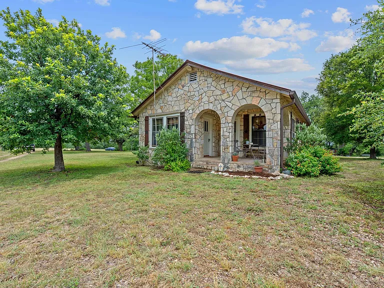 3468 Elder Hill Rd — Photo 3