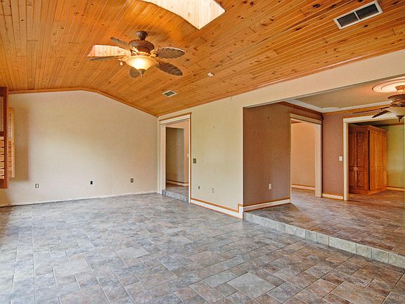 5th image of 3225 Fairview Dr