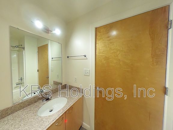 5th image of 1011 W Marshall St #100