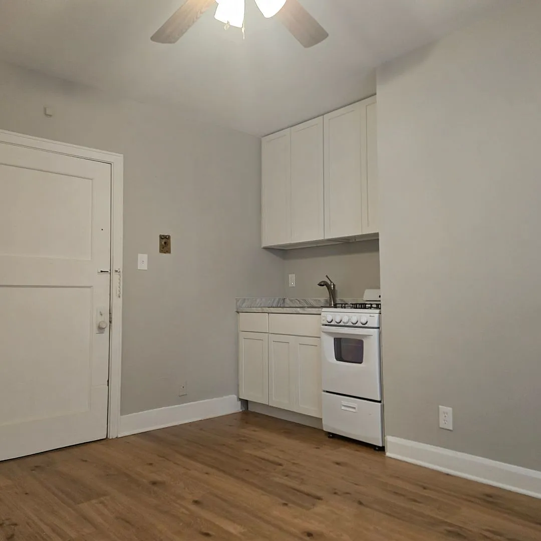 Lower East Side Milwaukee Studio and One bed Apartments- Flexible Lease Terms — Photo 2