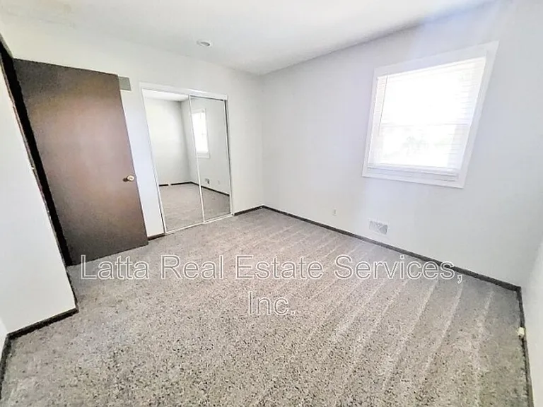 1303 SW Sunset St — Photo 8