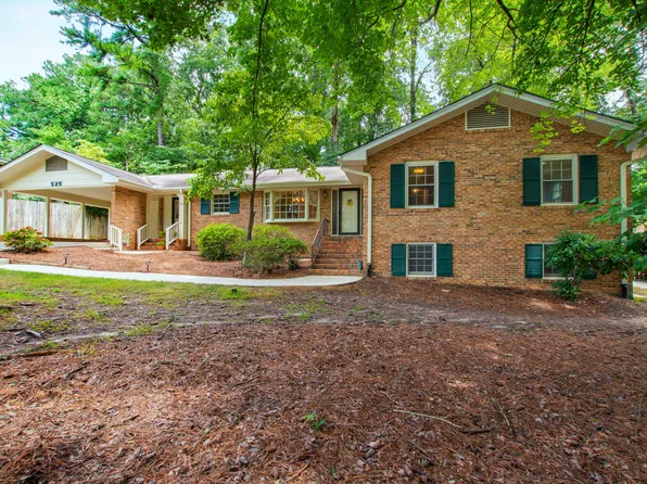 525 Ellynn Dr, Cary, NC 27511
