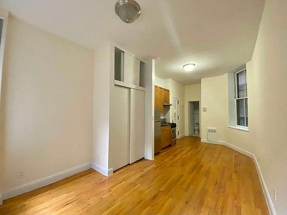 4th image of 129 Perry St APT 1C