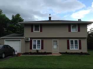 10 Tempo Rd, Levittown, PA 19056