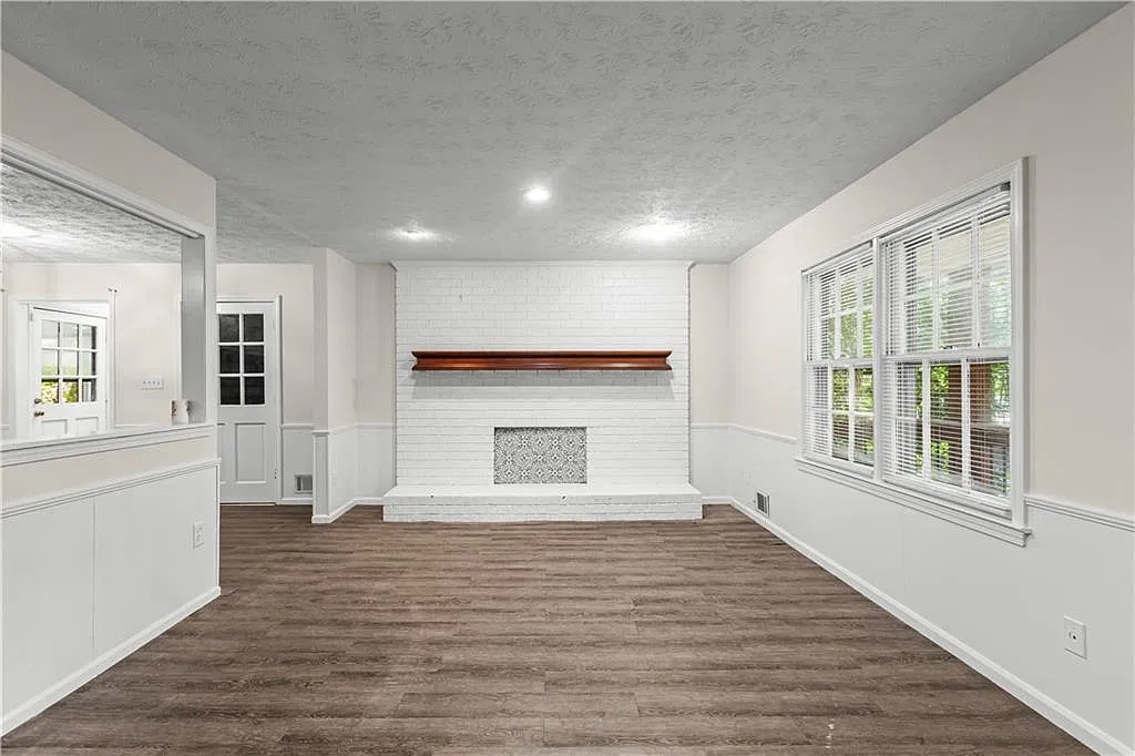 3 bed, 2.0 bath, 1637 sqft, $1,950 — Photo 4