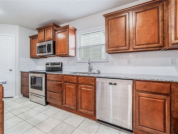 4th image of 2502 Elmwood Ave