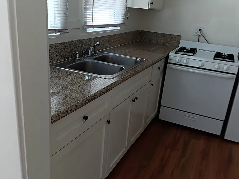 715 Lime Ave #3 — Photo 6
