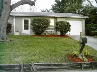 469 Oakwood Dr, Dunedin, FL 34698
