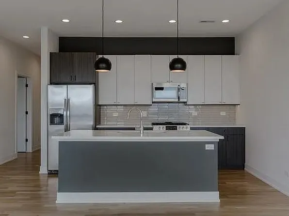 2556 W Armitage Ave #206, Chicago, IL 60647