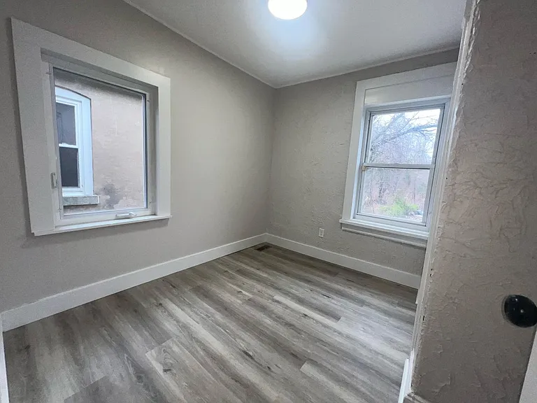 134 Old Rose St — Photo 17